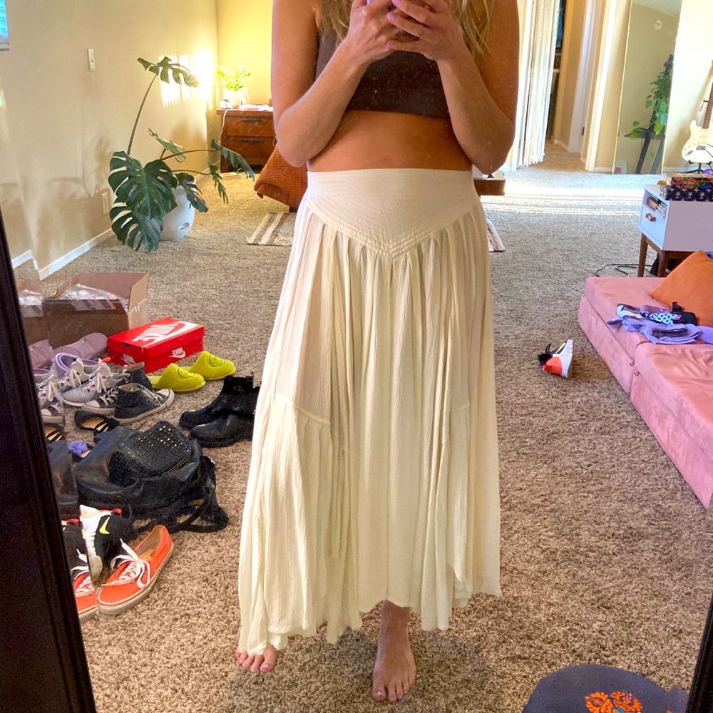 SPLASH brand, 100% Rayon White Maxi Skirt Elastic Band Pleated.